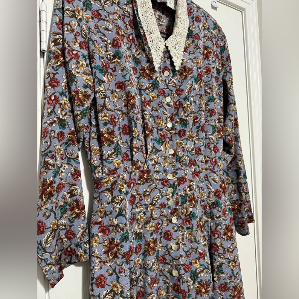 Vintage 80’s Liz Claiborne button front midi dress. Size 10